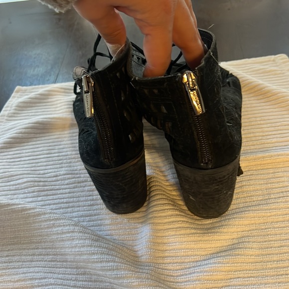 Vince Camuto open toed lace up sandal -worn a few times - Picture 4 of 4